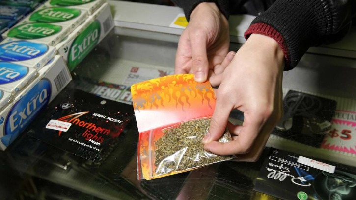 buying drugs on the darknet